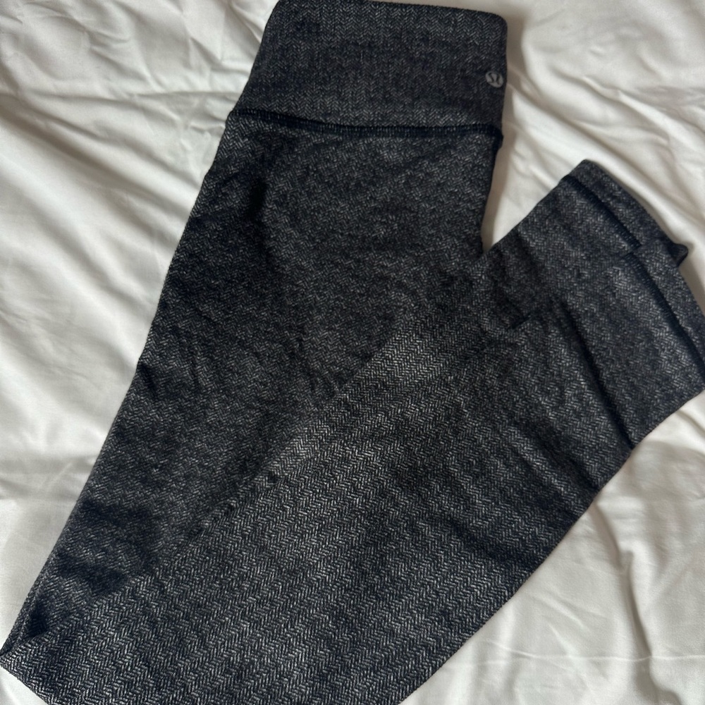 Lululemon full length grey/black patterned leggings